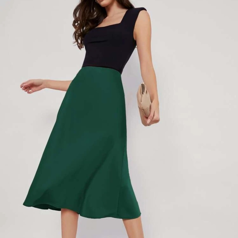 Elegant Satin midi skirt zipper closure black - Picture 7 of 8